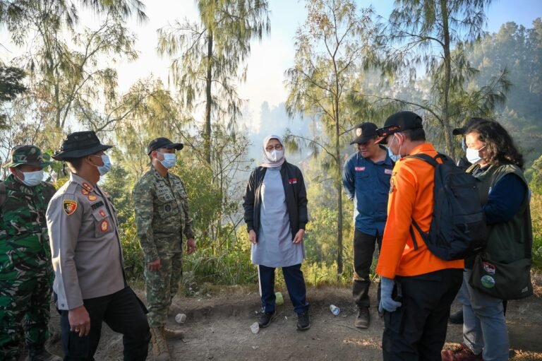 Bupati Ipuk Tetapkan Tanggap Darurat Bencana Karhutla Kawah Ijen, Helikopter Water Boombing Dijadwalkan Tiba Besok