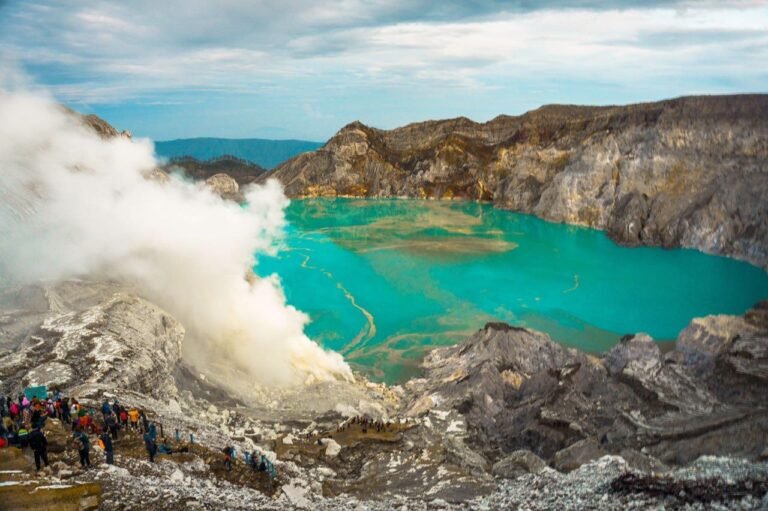 TWA Kawah Ijen Dibuka Kembali Mulai 28 September 2026