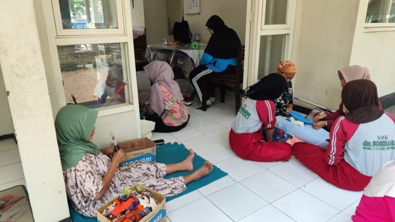 UPT PSTW Jember Dorong Lansia Tetap Produktif lewat Bimbingan Keterampilan