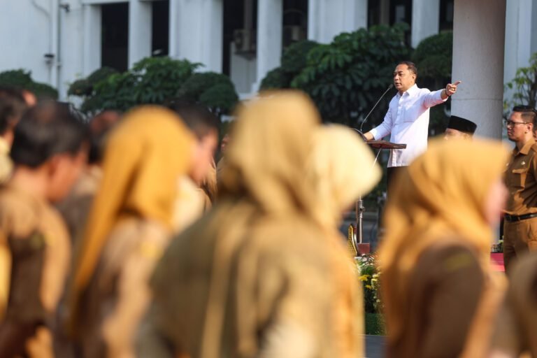 Wali Kota Eri Minta ASN Surabaya Turun Lapangan, Tentukan Penerima Bansos Bersama Warga 