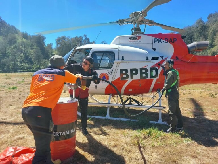 Percepat Penanganan Karhutla Gunung Semeru, BPBD Jatim Mulai Kerahkan Helikopter Water Bombing