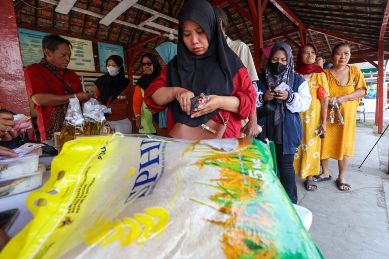 Pemkot Surabaya Hadirkan Gerakan Pangan Murah di Balas Klumprik, Gandeng KKMP hingga Poktan
