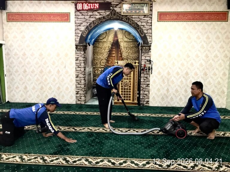 Tagana Kota Madiun Gelar Bakti Sosial Religi, Bersihkan Masjid Al Hikmah