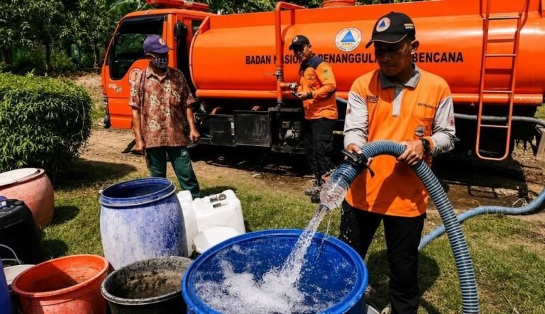 Pemkab Lumajang Intensifkan Distribusi Air Bersih bagi Warga Terdampak Kekeringan