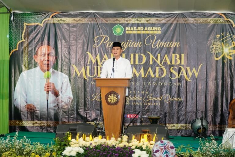 Peringati Maulid Nabi Muhammad SAW di Masjid Agung Lamongan, Bupati Ajak Teladani Akhlak Rasulullah