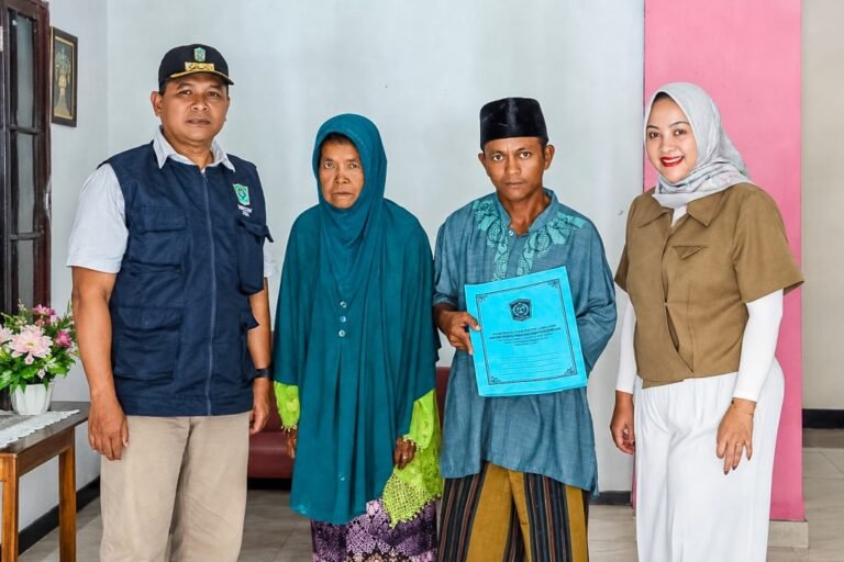 Ketua TP PKK Lumajang Kunjungi Warga Desa Krai Terdampak Musibah Kebakaran