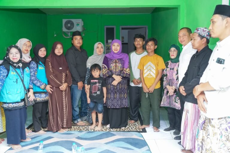 Gubernur Khofifah Takziah ke Keluarga Korban KM Virgo Transport 8, Berikan Santunan dan Fasilitasi Cucu Almarhum Lanjutkan Pendidikan di Sekolah Rakyat