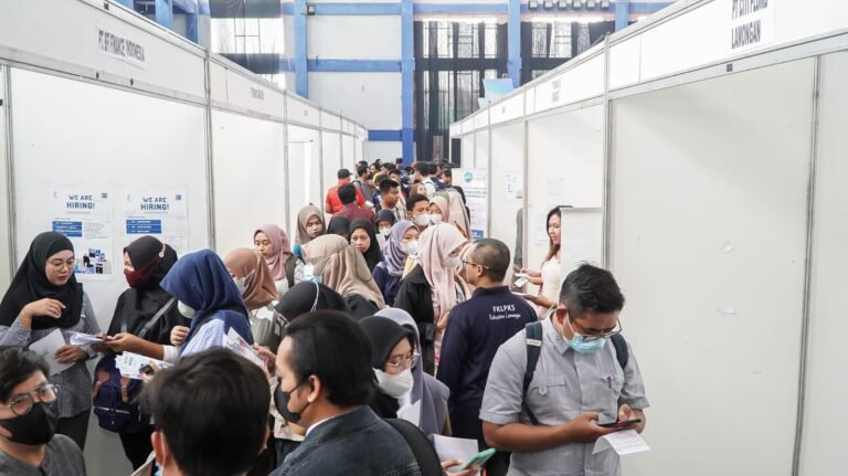 Data Pencari Kerja dan Lowongan Kerja di Lamongan Terus Terpantau, 261 Perusahaan Buka 427 Lowongan pada 2026