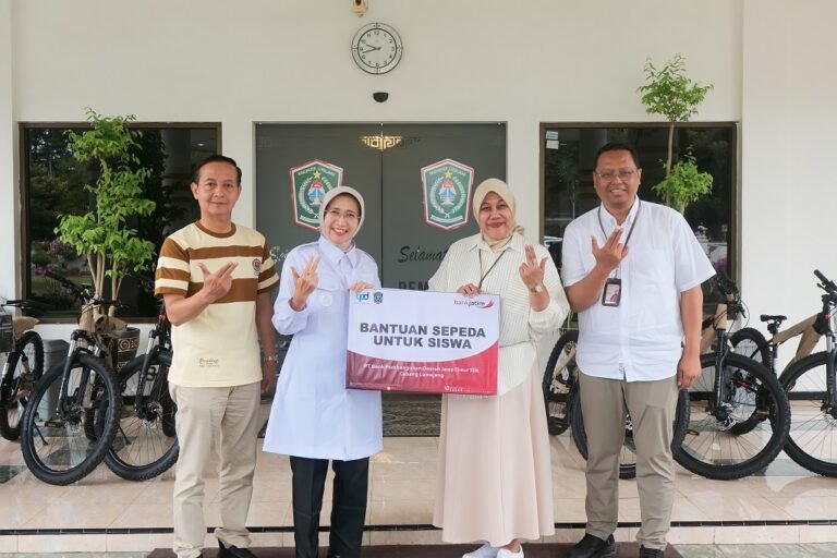 Bantuan Sepeda Dorong Semangat Anak Yatim MI Hasyim Asy’ari Lumajang Menuntut Ilmu