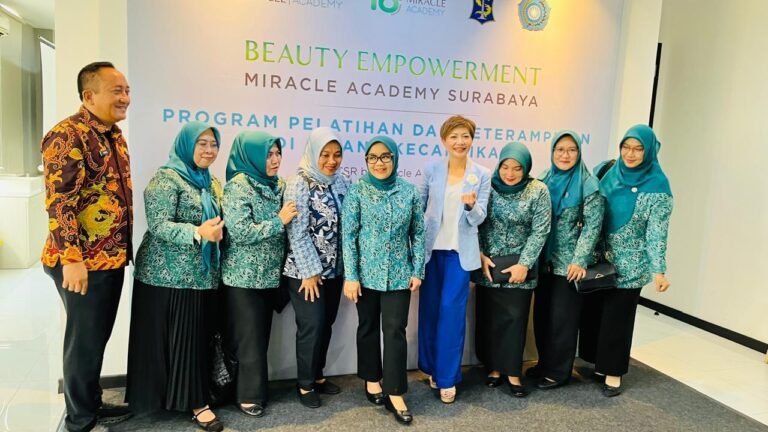 54 Warga Surabaya Dibekali Skill Perawatan Wajah, Disiapkan Jadi Pelaku Usaha Mandiri