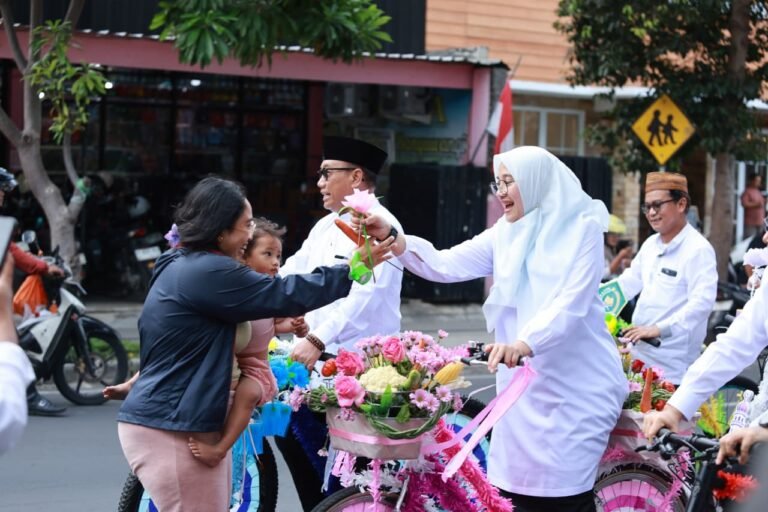 Pawai Endhog-Endhogan Maulid Nabi Banyuwangi, Ribuan Telur Dibagikan pada Warga