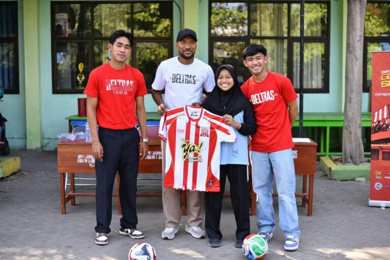 Dukung Pengembangan Bakat Muda, Deltras FC Gelar Program “Goes to School” di SMPN 1 Jabon