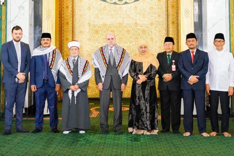 Gubernur Khofifah Sambut Tiga Tokoh Palestina di Masjid Al-Akbar Surabaya, Teguhkan Persaudaraan dan Buka Ruang Kerja Sama Yang Produktif