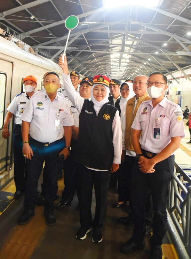 Peringati Hari Kereta Api Nasional ke-81, Gubernur Khofifah Dorong Layanan Makin Prima dan Penguatan Keselamatan di Perlintasan