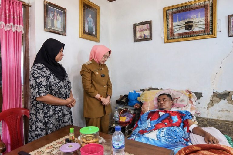 Bupati Lumajang Temui Dodik, Beri Perhatian atas Perjuangannya Jalani Cuci Darah