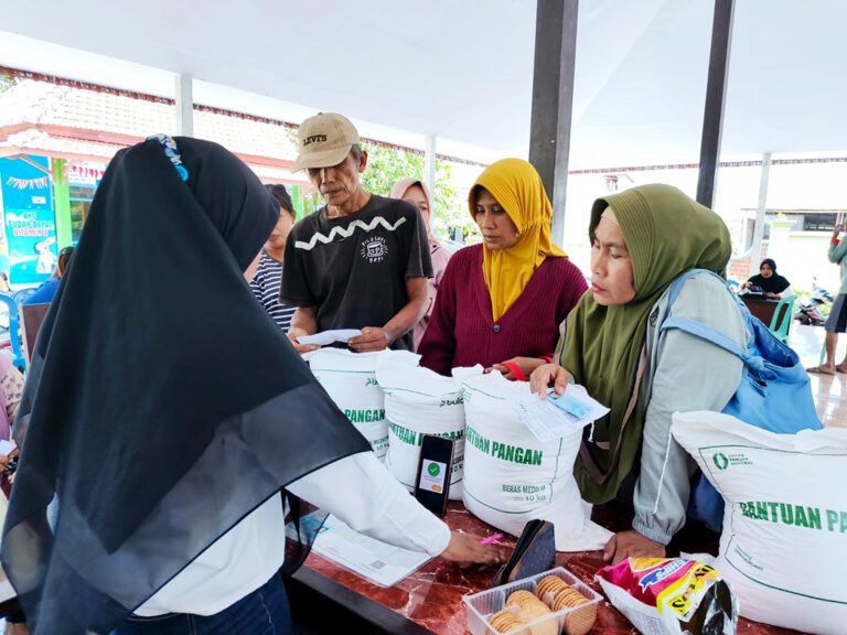 Bantuan Pangan Disalurkan, 434 KPM Pundungsari Terima Beras Alokasi Juli–September