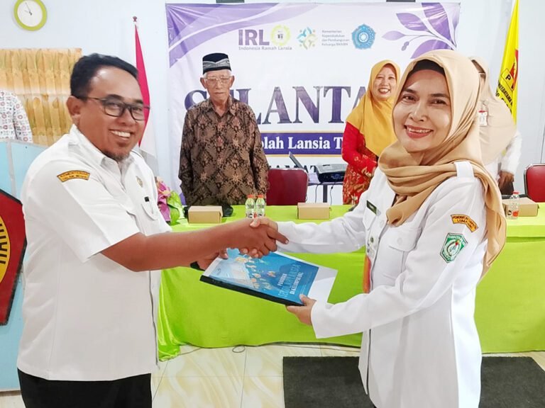 Selantang Pasirian, Wadah Lansia Terus Belajar dan Berdaya di Usia Senja