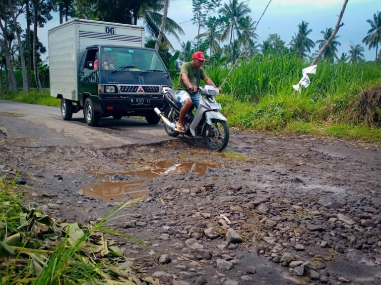 Jalan Tempeh-Gesang Sepanjang 5,2 Km Mulai Diperbaiki November 2026