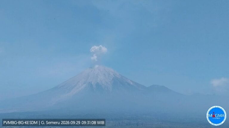 Gunung Semeru Kembali Berdentum, Aktivitas Letusan Terekam CCTV BPBD