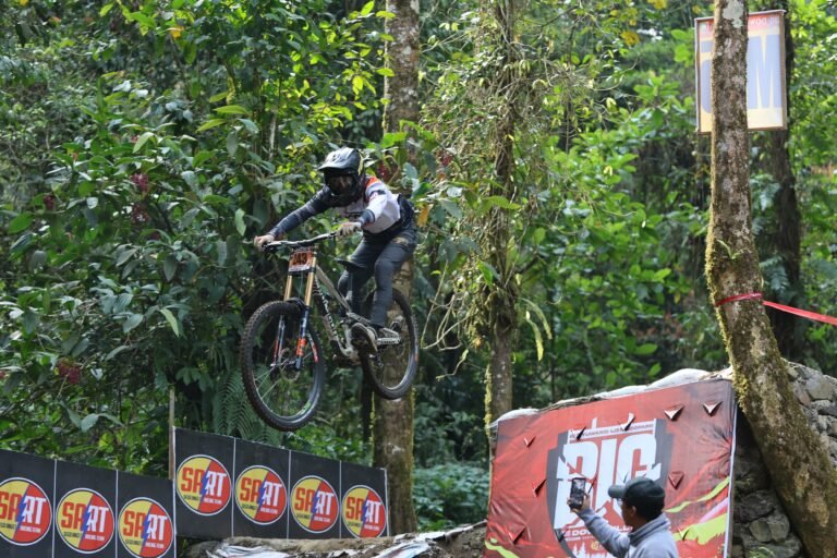 Ganasnya Trek Gantasan Bike Park Warnai Gelaran Banyuwangi Ijen Geopark (BIG) Downhill 2026