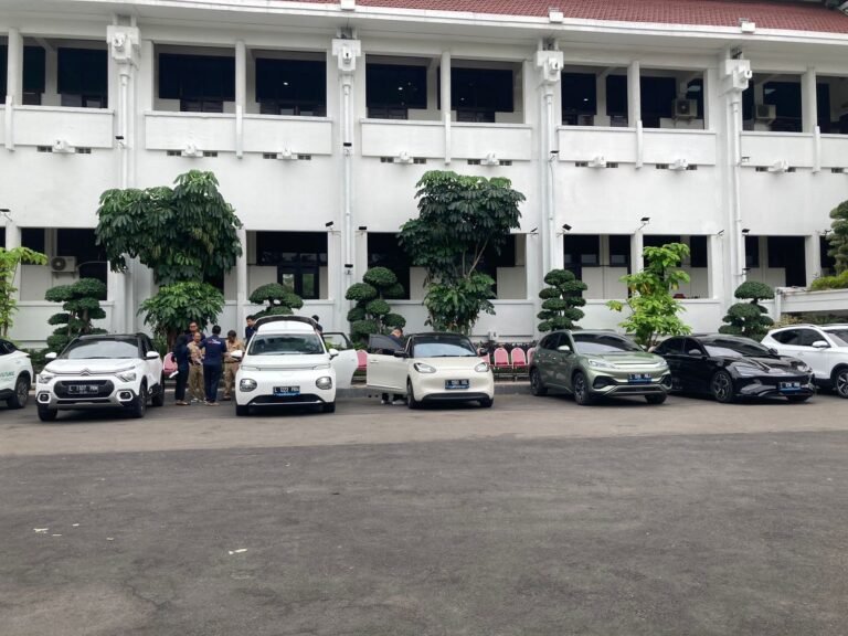 Pemkot Surabaya Lanjutkan Penggunaan Mobil Listrik untuk Kendaraan Dinas pada 2027