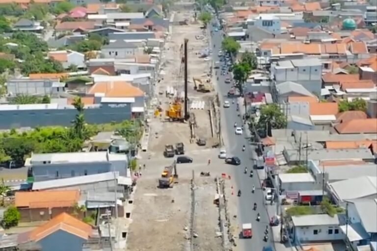 Pelebaran Jalan Wiyung-Menganti Surabaya Dikebut, 950 Meter Ditargetkan Rampung 2026