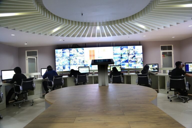 Command Center 112 Surabaya Percepat Respons Warga, Didukung 222 CCTV
