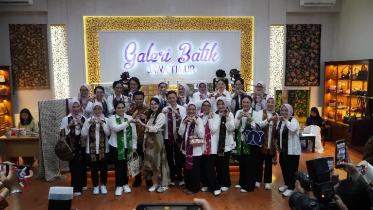 Peringati Hari Batik Nasional 2026, Seruni KMP Kunjungi Galeri Batik Jatim di Sidoarjo