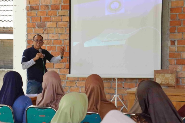 Akademisi FKH UNAIR Bagikan Strategi Hadapi Keterbatasan Pakan Ternak saat Kemarau