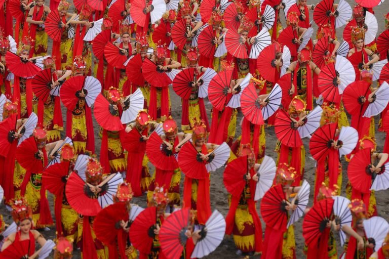 Gandrung Sewu Banyuwangi Kian Digandrungi, Ratusan Penari Berbagai Daerah di Indonesia Turut Ambil Bagian