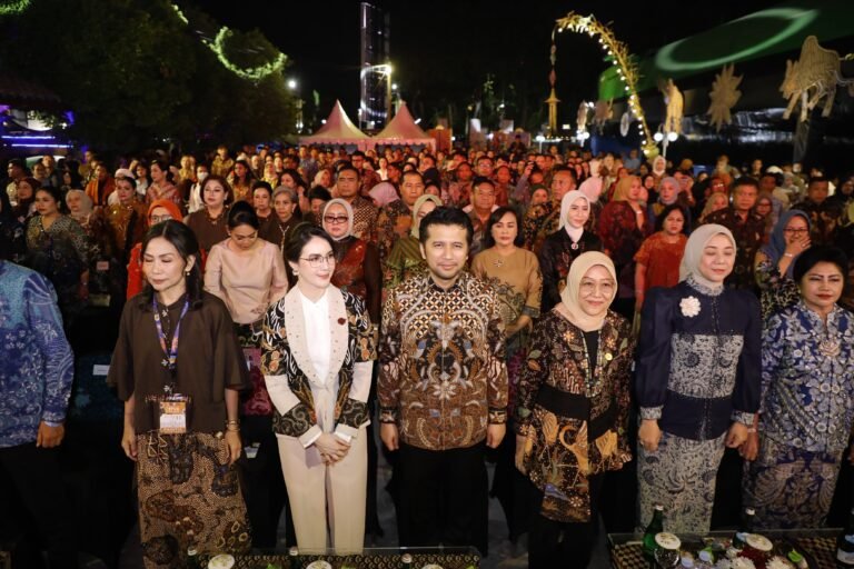 Wagub Emil Ajak Masyarakat Lestarikan Batik, Karya Pengrajin Daerah Diberi Ruang Lebih Besar