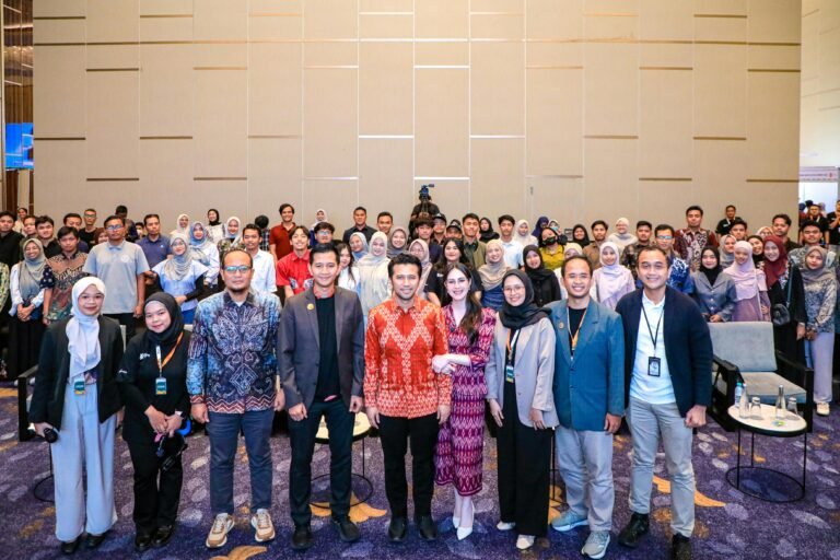 Wagub Emil Tegaskan Akses Beasiswa Harus Jadi Jalan bagi Anak Muda Jatim Menembus Pendidikan Berkualitas