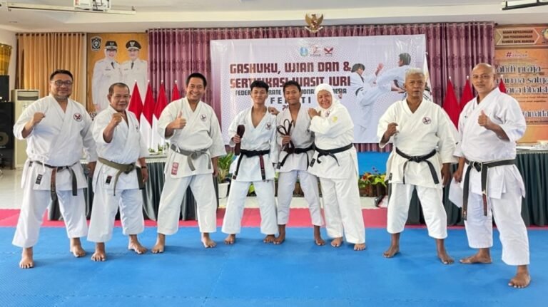 Dua Karateka Lumajang Raih Hasil Terbaik Ujian Sabuk Hitam DAN I FEKATI Jatim