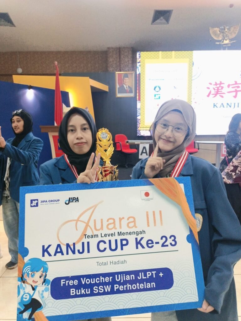Perwakilan Tim UNAIR Sabet Juara ke-3 dalam Kompetisi Kanji Cup Level Menengah