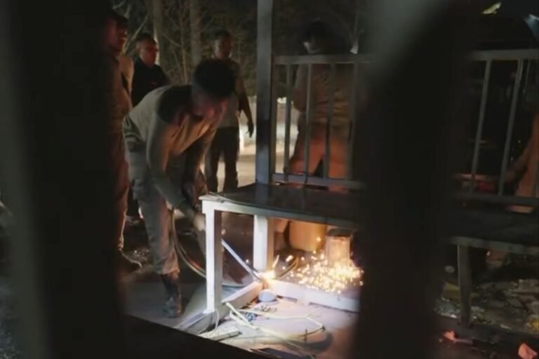Pemkot Surabaya dan Satgas Anti-Preman Tindak Tegas Dugaan Pungli Jalan Romokalisari, Gardu Dibongkar