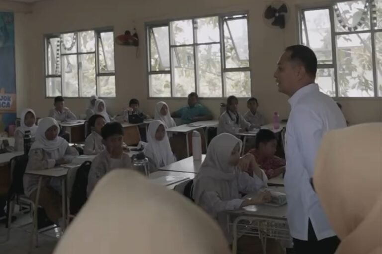 Sidak SMP Negeri, Wali Kota Eri Minta Anggaran Dioptimalkan untuk Pemeliharaan Fasilitas