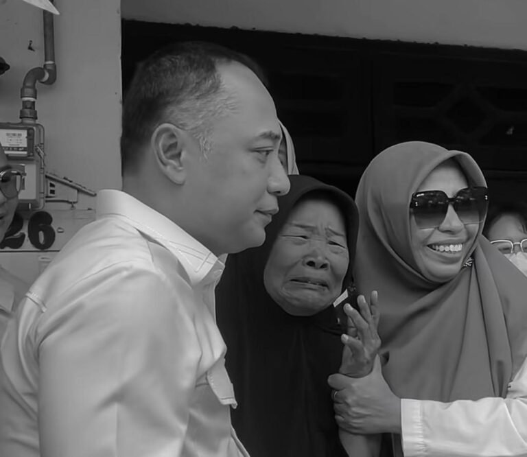 Gerak Cepat Dampingi Penderita Kanker, Wali Kota Eri Turun Langsung Bawa Pasien ke RSUD Soewandhie