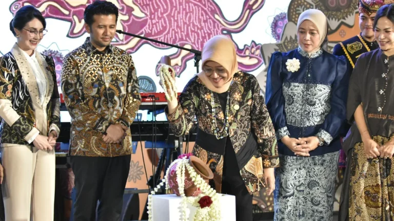 Emil Dardak Tegaskan Komitmen Jatim Jaga Batik sebagai Warisan Budaya Dunia
