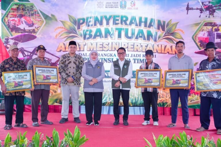 Sambut Hari Jadi ke-81 Jatim, Gubernur Khofifah Salurkan Alsintan untuk Tingkatkan Produktivitas Petani Mojokerto