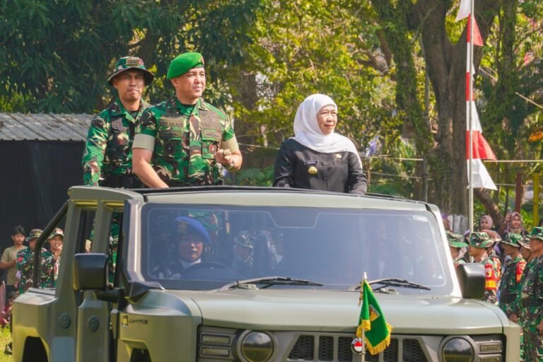 Peringatan HUT ke-81 TNI, Gubernur Khofifah Apresiasi     Pengabdian Prajurit TNI  Jaga Kedaulatan Negara  dan Terus Hadir Di Tengah Masyarakat