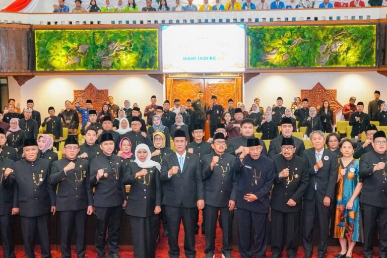 Mentan Amran Sulaiman Sampaikan  Apresiasi Capaian Sektor Pertanian Jatim Pada Orasi Rapat Paripurna Istimewa Hari Jadi ke-81 Jatim: Gubernur Khofifah Tegaskan Komitmen Perkuat Jawa Timur sebagai Lumbung Pangan Nasional