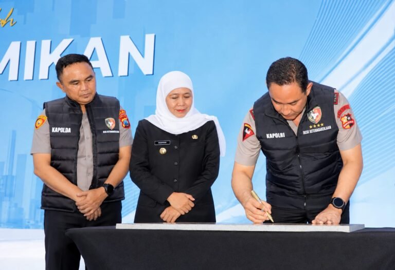 Gubernur Khofifah Dampingi Kapolri Resmikan Desk Ketenagakerjaan Polri Tingkat Polres, Optimis Jadi Penguat Perlindungan Pekerja Jatim