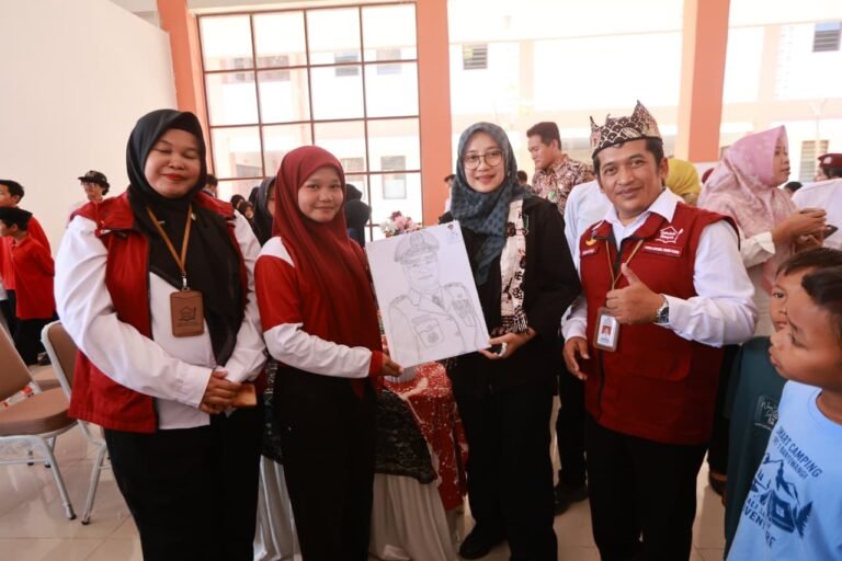 Melihat Penampilan dan Karya Siswa Sekolah Rakyat Banyuwangi, Bupati Ipuk: Banyak Kemajuan Positif