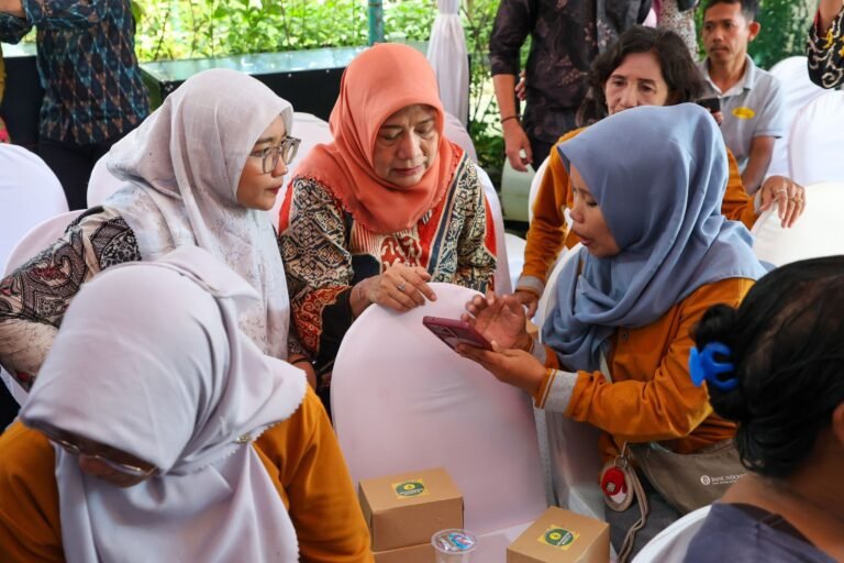 Perlinsos Digital Jangkau Lebih dari 1 Juta KK di Surabaya, Data Warga Terus Dimutakhirkan