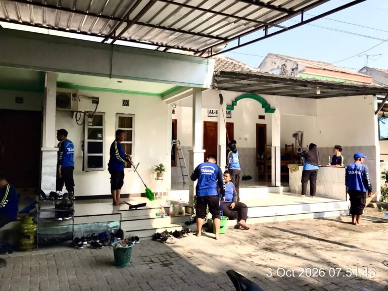 Tagana Kota Madiun Gelar Bakti Sosial Bersihkan Mushola dan TPA Al-Ikhlas